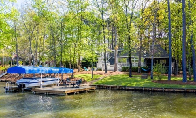 Reynolds Landing House | Reynolds Lakefront: Kayaks, Firepit & Golf Await You!