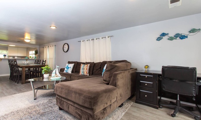 Fort Walton Beach Cottage | Pet-Friendly Retreat Near Okaloosa Island & Downtown