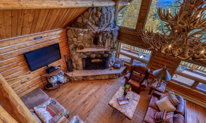 Pagosa Springs Cabin | Idyllic Cabin with Hot Tub on Private 5 Acres, Near Amenities