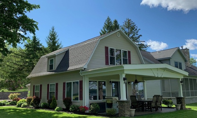 Auburn House | Lakefront Vacation Home Rental with Exceptional Reviews