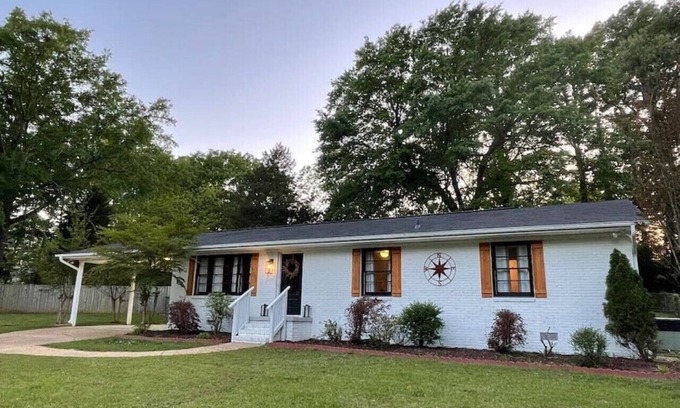 Northport House | Exciting Getaway at Sweet T's Way - 10/10 Guest Rated!