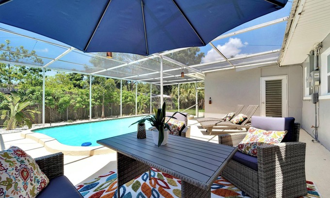 St. Petersburg - Clearwater House | Fall Fun for All | Family & Pet Pool Retreat St. Pete