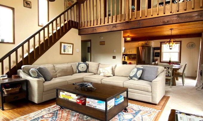 Lake Ariel Ski Chalet | Charming Tall Hill Lake House - Cozy Chalet by the Beach