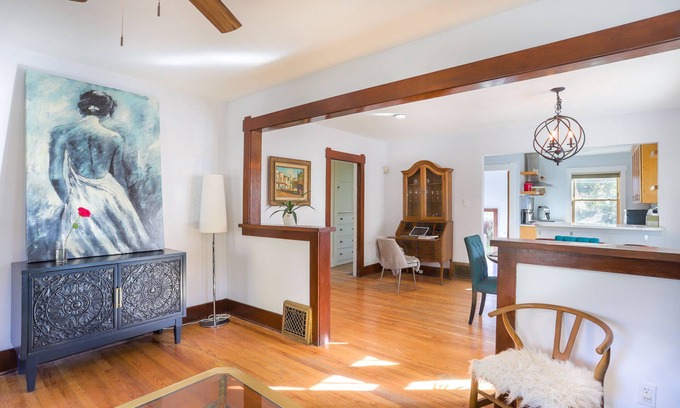 Hale House | Charming Vintage Retreat Near Hospital & Dining - Top Rated 10/10