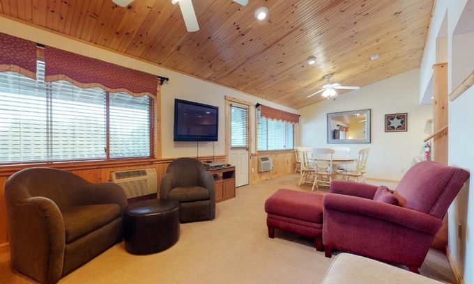 Sunday River Area Hotel | Fall Line S206: Family-Friendly Retreat with Private Pool