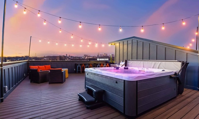 Hurwood Heights House | Fall rooftop hot tubs, game rooms, chef’s kitchens near Geodis Park