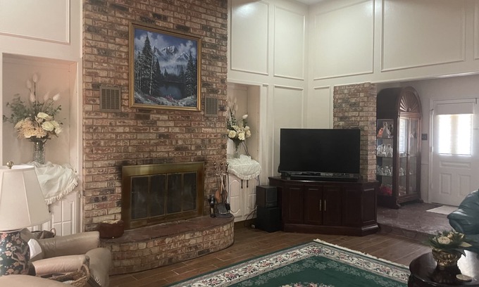 Waxahachie House | Top-Rated Spa Resort Retreat with Ocean View & Pet-Friendly
