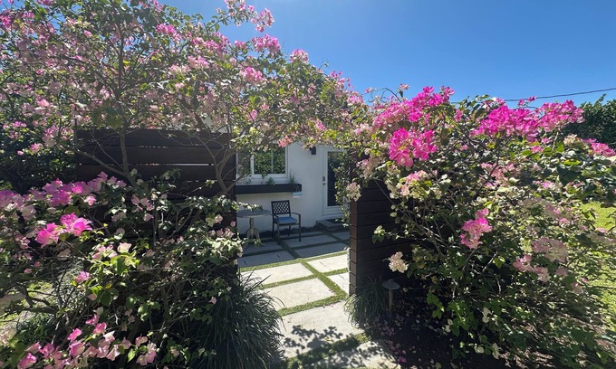 Lake Ida Shores Cottage | Mid Century Modern Cottage: Pet-Friendly Oceanfront Retreat