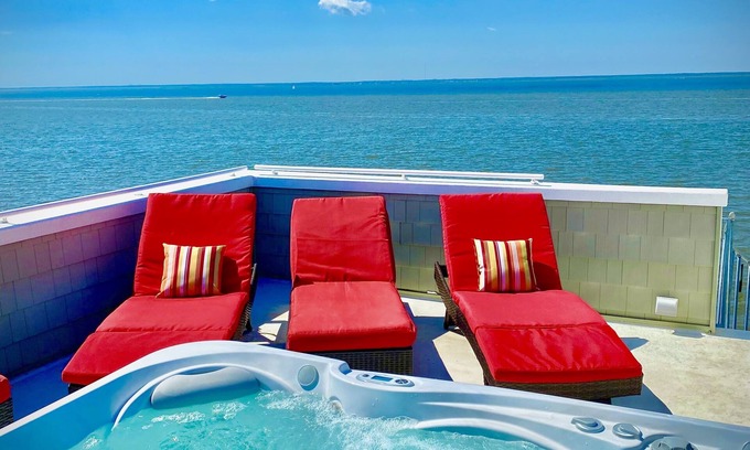 North Beach Haven House | Ideal Beachfront Retreat with Ocean Views and Amazing Sunsets