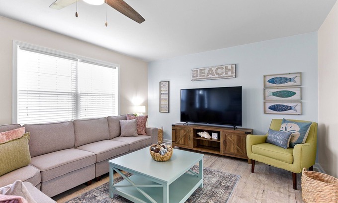 Milton House | Relax and Unwind: Pet-Friendly Retreat with Spa & Pool