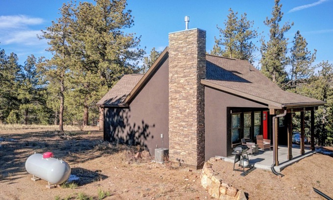 Florissant Cabin | Experience Fallen Tree Lodge: Guest Rated 10/10 with Breakfast