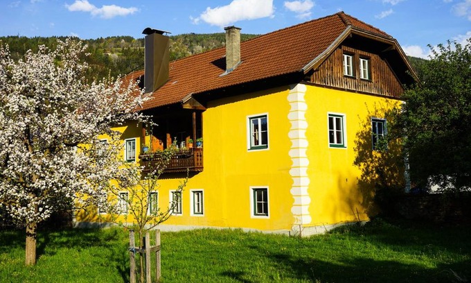 Gmuend in Kaernten House | Discover Fallerhaus: Family-Friendly Retreat with Top Ratings