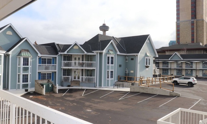 Fallsview Hotel | Budget-Friendly Falls Lodge and Suites with Family Amenities