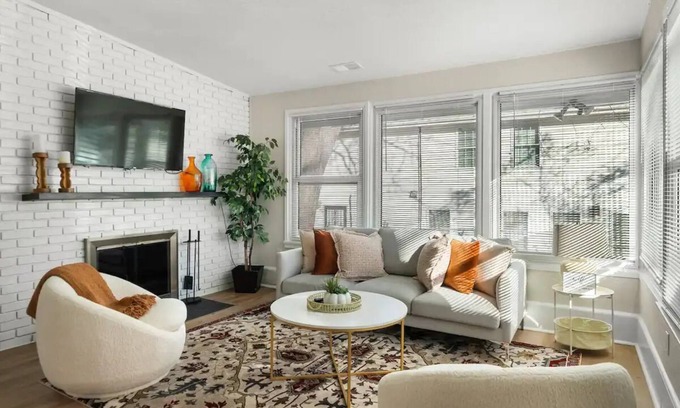 West Falls Church House | Relaxing Retreat Near Falls Church and Tysons Corner
