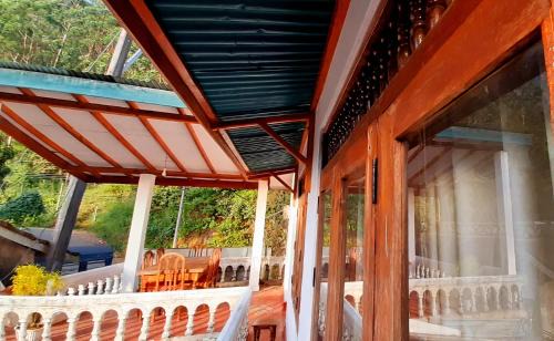 Hatton Hotel | Cozy Fallside Rest: Pet-Friendly with Breakfast Included