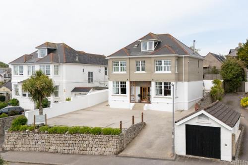 Maenporth House | Experience Falmouth Bay: 4-Star Oceanfront Retreat