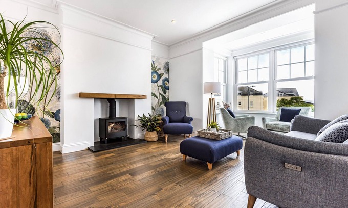 Maenporth House | Unwind at Falmouth Bay: 4-Star Retreat with Spa & Dining