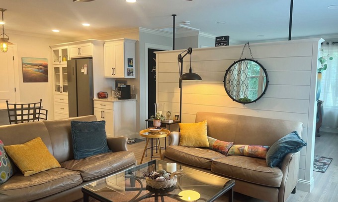 Falmouth Foreside Apartment | Falmouth Foreside, Maine-Walk to ocean beach, market and restaurant.