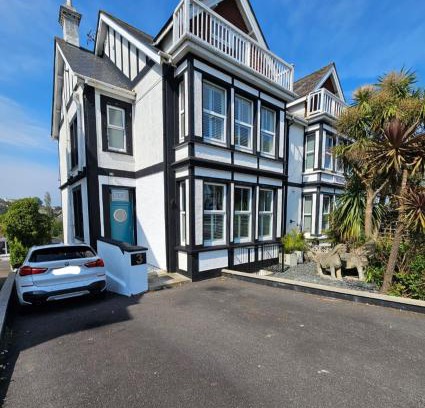 Maenporth House | Cozy Falmouth House Steps from the Sea for Families