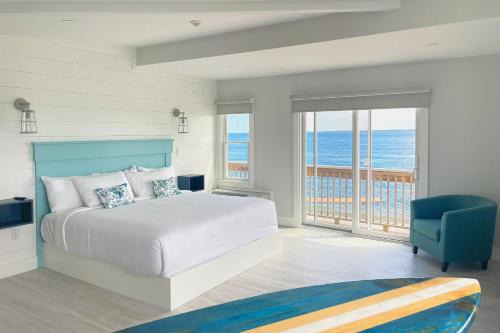 Falmouth Heights Hotel | Relax at Falmouth Tides - Oceanfront, Pet-Friendly Escape