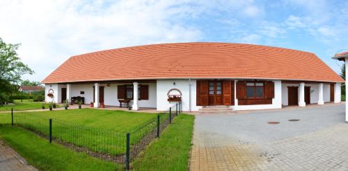 Tiszaszolos House | Enjoy Tisza-tó at Falusi Patika - Pet-Friendly Retreat