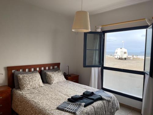 Caleta de Famara Apartment | Famara Coast: Pet-Friendly Oceanfront Escape with Fast WiFi