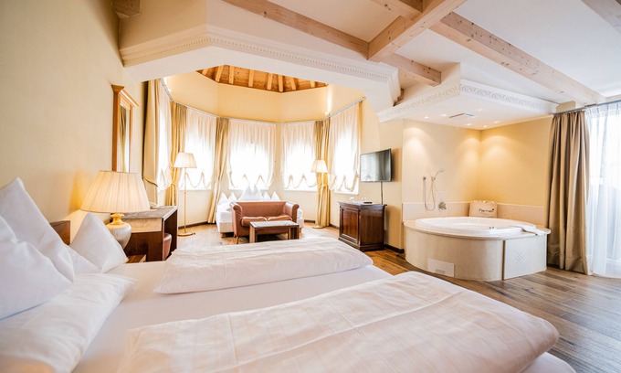 Valdaora di Mezzo House | Famelí: Pet-Friendly Retreat with Ocean Views & Spa