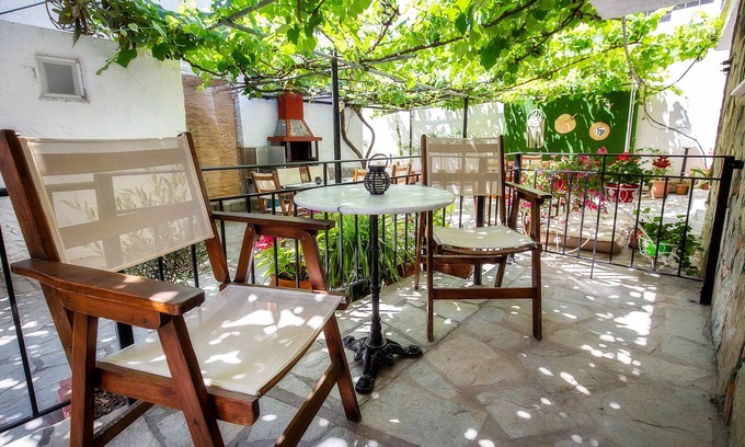 Potos House | Oceanfront Studios Lampiris: Family-Friendly Getaway