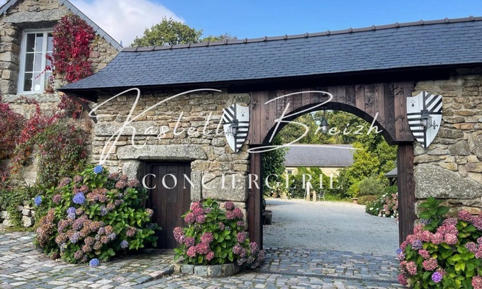 Canihuel House | Family-Friendly Stays at Manoir de Kerollivier