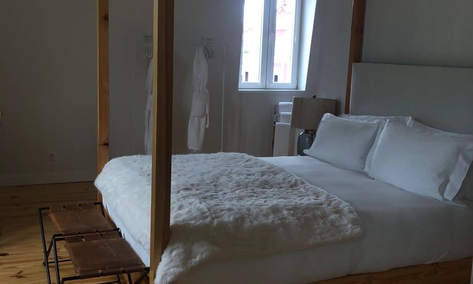 Alfama Hotel | Elegant Familiar Suite with Spa and Family-Friendly Perks