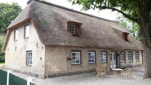 Silberstedt House | Cozy Peter Horn: Family-Friendly Retreat with Hot Tub