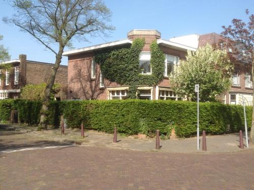 Boisotkade Apartment | Family-Friendly Escape at Familie Quellhorst with Dining