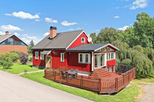 Fengersfors Villa | Family-Friendly Sweden House with Oceanfront Hot Tub