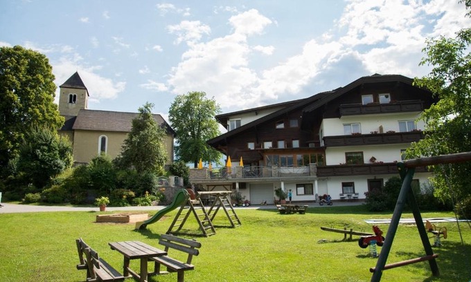 Seeboden Bed & Breakfast | Family-Friendly Stay at Familiengasthof St. Wolfgang