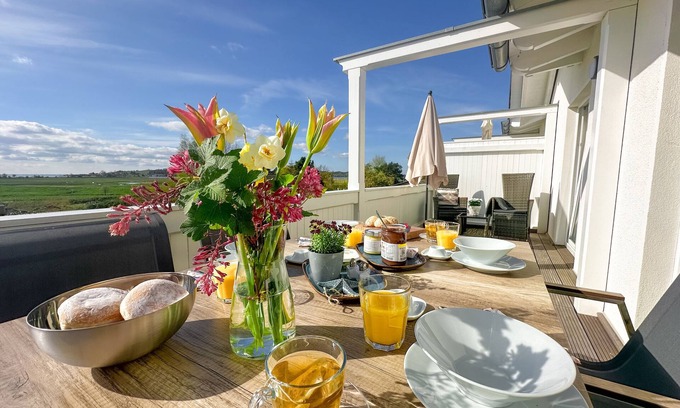 Thiessow Apartment | Family Getaway with Ocean View and Pool Access