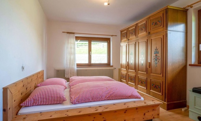 Muehlbach Am Hochkoenig Bed & Breakfast | Family-Friendly Retreat with Ocean View at Mittereggalm