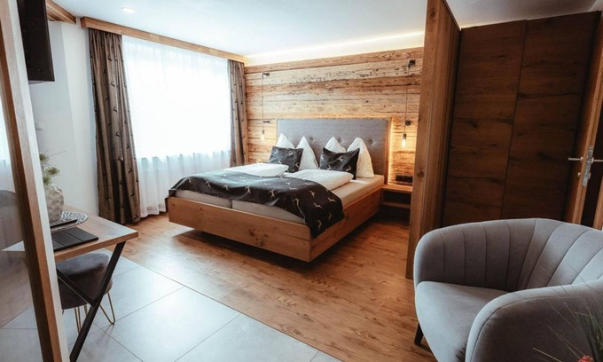 Dorfgastein Bed & Breakfast | Family Rooms with Modern Amenities at Gasthof Walcher