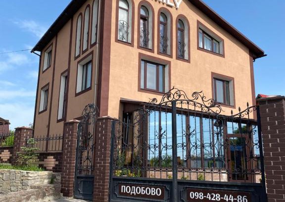 Kamenets-Podol'skiy Apartment | Family ЛюКс - Pet-Friendly Stay with Top Guest Ratings