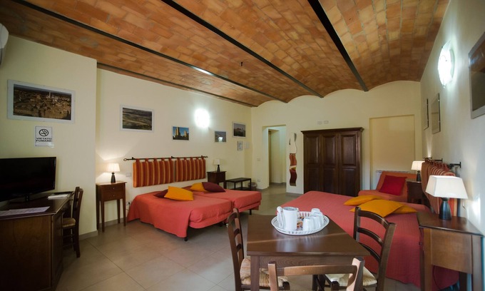 Siena Bed & Breakfast | Comfortable Family Accommodation for Four with Kitchen & Breakfast