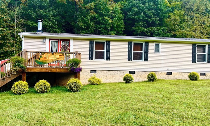 Mendota House | Cozy Mountain Retreat: Guest Rated 10/10 with Free Wi-Fi
