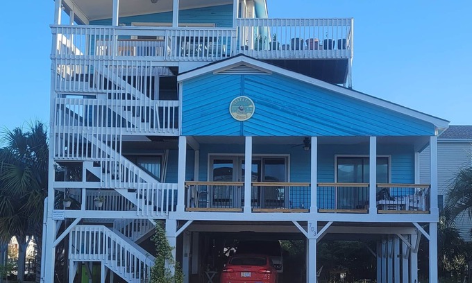Sunset Beach House | Family & Pet Friendly Hotel Steps from the Beach – Rated 10/10