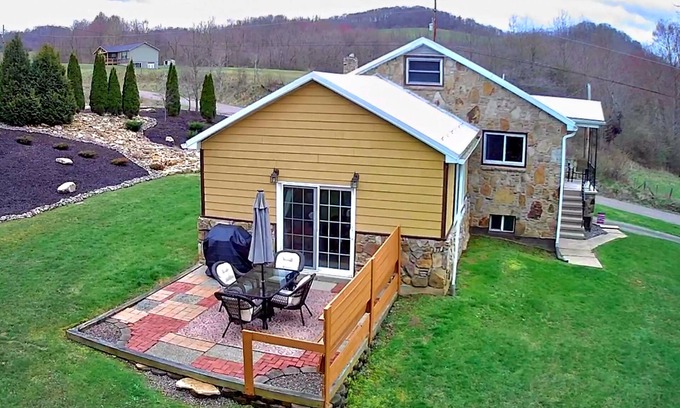 Confluence Cottage | Pet-Friendly Getaway at Family-Focused Confluence Cottage