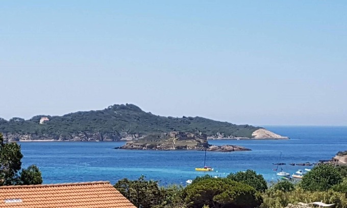 Giens Apartment | Relaxing Family Apartment with Pool & 180° Sea View