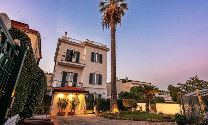 Posillipo Apartment | family apartment in the tranquility of Posillipo, a stone's throw from the sea