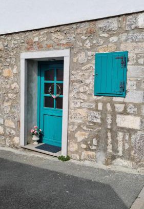 Komen Apartment | Family-Friendly Apartment & Studio in Village Centre