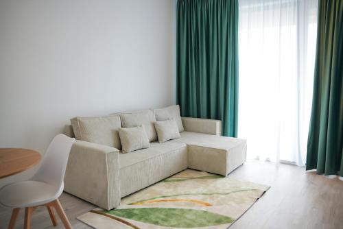 Eforie Nord Apartment | Family Apartment with Lake View