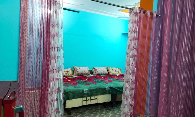 Panch Batti Cottage | Cozy Family Room with Double & Single Bed, Pet Friendly