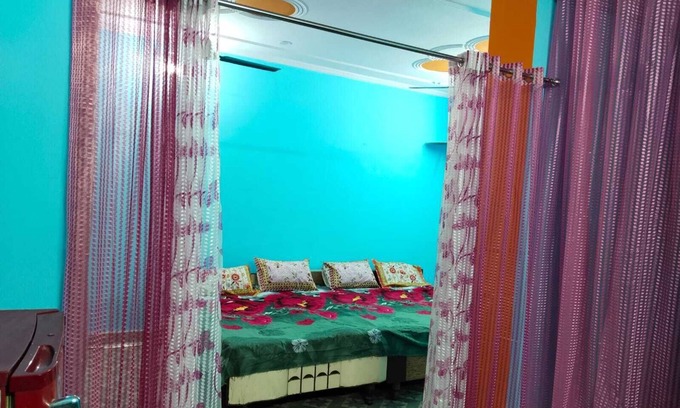 Panch Batti Cottage | Cozy Family Guest Room with Double & Single Bed