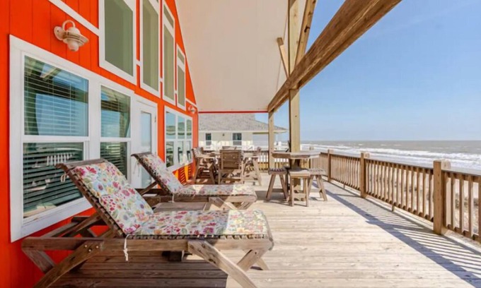Gilchrist House | Oceanfront Family Retreat with Loft and Ocean Views