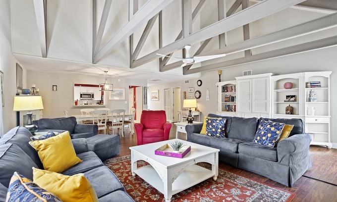 Palmetto Dunes Condo | Premier Oceanfront Retreat at 760 Queens Grant Villas